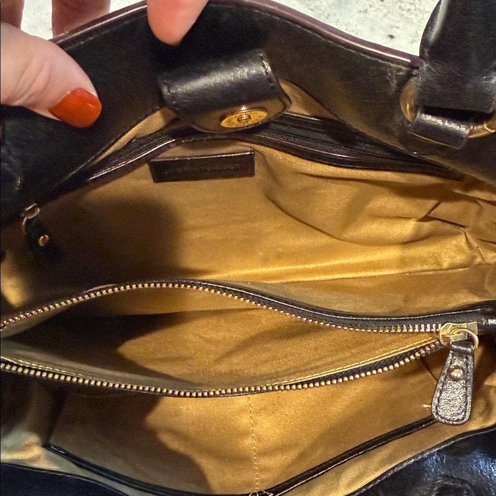 ANTONIO MELANI Elegant Black Leather Handbag - Picture 8 of 8
